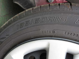 タイヤサイズは、185/60R15です。