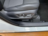 パワーシート搭載。微妙な調整が手軽にでき、最適なポジションで運転することが可能です。