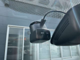 日産オリジナル前後ドライブレコーダーです。後方撮影もできるのであおり運転や追突事故への対策になります。設定・画像の再生などをスマートフォンのアプリから簡単に操作が行えます。