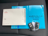 メンテナンスノート【整備記録簿】、取説も揃ってます。スマートキーはバッグなどにしまったままボタン操作でエンジンの始動・停止ができて大変便利です。