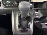 ■運転席にはシート高を調整できるハイトアジャスターが装備され、幅広いシートポジションの設定が可能になっております
