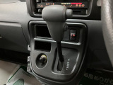シフトレバーは扱いやすいインパネシフトです!