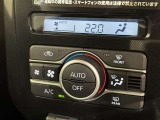 オートエアコン付きなので一度、気温を設定すれば自動的に過ごし易い温度に調整してくれますよ。 車内をいつでも快適空間にしてくれます。