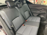 後部座席です。綺麗・清潔に仕上げております。内装の綺麗なお車は気持ちが良いですし、コンディションのいい車が多いです。
