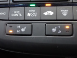 運転席と助手席には、【シートヒーター】が装備されています。温度調整も「Hi/Low」の切り替えができお好みの設定で快適なドライブを楽しめます。腰から下が暖まると、暖房よりも体があったまりますよ。