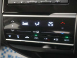 フルオートエアコン搭載。好みの温度に設定するだけで、風向や風量を自動でコントロール!いつでも快適な車内環境に。