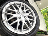 【純正15インチアルミホイール】外観にマッチした純正アルミホイールを装着しております。各種社外アルミホイールや、スタッドレスタイヤも取扱いしております。是非ご相談ください♪