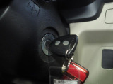 鍵をさしてエンジンをかけるタイプです。