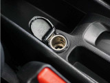 ◆12V電源ソケット◆スマートフォンの充電等にも便利な電源ソケット!使いやすい場所に装備されています。
