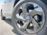 【純正18インチアルミホイール】外観にマッチした純正アルミホイールを装着しております。各種社外アルミホイールや、スタッドレスタイヤも取扱いしております。是非ご相談ください♪