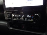 車内の温度管理に便利なオートエアコン☆