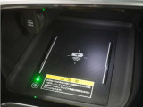 電子制御パーキングブレーキ搭載で指一本で簡単に操作することができます。さらに停車中に、ブレーキペダルを踏み続けなくても、自動的にブレーキを保持する機能である、オートマチックブレーキホールド付きです。