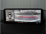 【360&deg;ビュー・モニター】専用カメラにより上から見下ろしたような視点で360度クルマの周囲を確認することができます。駐車が苦手な方でも縦列駐車や幅寄せ時に活躍してくれます。