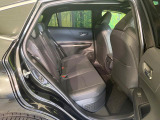 後部座席も気になるようなキズ・汚れやへたり等、大きなダメージはなく、良好な状態です。