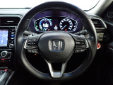 ハンドル左側にはオーディオ操作が出来るオーディオリモートコントロールスイッチ、右側にはHonda SENSINGとオートクルーズコントロールのスイッチを装備!