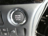 【プッシュスタート】スマートキーを携帯して、ブレーキを踏みながらスタートスイッチを押すだけでエンジンがかけられます。