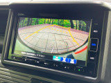 【バックカメラ】駐車時に後方がリアルタイム映像で確認できます。大型商業施設や立体駐車場での駐車時や、夜間のバック時に大活躍!運転スキルに関わらず、今や必須となった装備のひとつです!