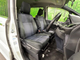 後部座席も気になるようなキズ・汚れやへたり等、大きなダメージはなく、良好な状態です。