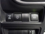片側電動スライドドアのスイッチ付です。車内からもスイッチひとつで楽にドアの開閉が可能です。  ハイビームとロービームを自動で切り替えるオートマチックハイビームスイッチ付。