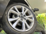 【純正18インチアルミホイール】外観にマッチした純正アルミホイールを装着しております。各種社外アルミホイールや、スタッドレスタイヤも取扱いしております。是非ご相談ください♪