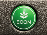 ★ECONスイッチ★ エコドライブを加速しよう!スイッチをONにすると、運転の仕方によるロスを抑え込み燃費をよくするようクルマが頑張ります(*^ー^*)燃費向上にチャレンジ♪