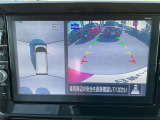 上から丸見えアラウンドビュー!車を真上から見下ろした様な映像を映し出します。これで苦手な車庫入れもラクラク。