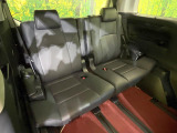 3列目シートはもちろん状態良好☆大人でもゆったりと座って頂けますので、大人数でのお出かけもラクラクです♪ご家族で、気の知れた仲間で、ドライブに行くのが楽しみですね♪