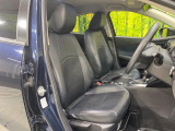 運転席シート廻りは使用感も少なく、良好な状態となっています。前オーナー様が丁寧に使っていたことがよくわかりますね。