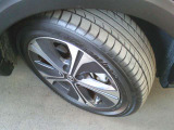 お洒落は足元から!アルミホイールが装備されております。