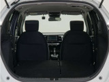 2列目シートを倒すことで、大変広いラゲッジスペースとなります。大きな荷物を積んだりと様々な用途にご利用いただけます。