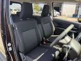 運転席シート廻りは使用感も少なく、良好な状態となっています。前オーナー様が丁寧に使っていたことがよくわかりますね。