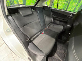 後部座席も気になるようなキズ・汚れやへたり等、大きなダメージはなく、良好な状態です。