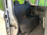 後部座席も気になるようなキズ・汚れやへたり等、大きなダメージはなく、良好な状態です。