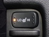 運転席と助手席には、【シートヒーター】が装備されています。温度調整も「Hi/Low」の切り替えができお好みの設定で快適なドライブを楽しめます。腰から下が暖まると、暖房よりも体があったまりますよ。