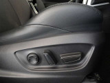 パワーシート搭載。微妙な調整が手軽にでき、ピッタリのポジションで運転することが可能です。