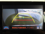 バックガイドモニターで、後方を確認しながら安心して駐車することができます。運転初心者も熟練者も必須の機能ですよ!