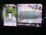 アラウンドビューモニターが駐車をアシスト☆4つの高解像度カメラで車の周囲を撮影。ミニバン、SUVなどの死角の駐停車も驚く程楽です!バックカメラは、車庫入れの時は勿論、後方の安全確認もできて安心です♪