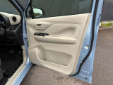 乗り降りで多く使用する運転席ドアですが、目立った傷や汚れもなく綺麗です!