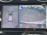 インテリジェント アラウンドビューモニター。クルマのまわりや目が届きにくいところも、大きい画面でしっかり確認できるので安心。