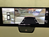 狭い場所での駐車やすれ違いなどでより的確な運転操作に役立つ360&deg;ビューモニターが装備されています。