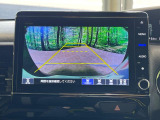 【バックカメラ】駐車時に後方がリアルタイム映像で確認できます。大型商業施設や立体駐車場での駐車時や、夜間のバック時に大活躍!運転スキルに関わらず、今や必須となった装備のひとつです!