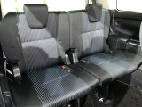 3列目シートはもちろん状態良好☆大人でもゆったりと座って頂けますので、大人数でのお出かけもラクラクです♪ご家族で、気の知れた仲間で、ドライブに行くのが楽しみですね♪