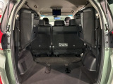 3列目シートを跳ね上げればラゲッジスペースを更に広く使えます。