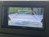 【バックカメラ】駐車時に後方がリアルタイム映像で確認できます。大型商業施設や立体駐車場での駐車時や、夜間のバック時に大活躍!運転スキルに関わらず、今や必須となった装備のひとつです!