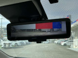 インテリジェント ルームミラーは、車両後方のカメラ映像をミラー面に映し出すので、車内の状況や、天候などに影響されず、いつでもクリアな後方視界が得られます