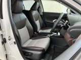 【運転席&助手席】シートは落ち着いたデザインです。クリーニング済みですので清潔感があり気持ち良く乗っていただけます♪