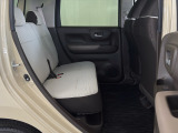 後部座席は足元が広々としていますので、ドライブ中も快適にお過ごしいただけます☆