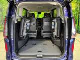 普段のお買い物や通勤、送迎等に十分な荷室スペースを確保しております。セカンドシートを倒すと、大きな荷物の積載も可能です♪