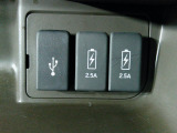 便利な充電用USBジャックも付いています。