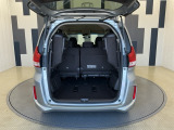 3列シートを畳むと沢山の荷物が積めます。スペースを広く有効にご活用いただけます。